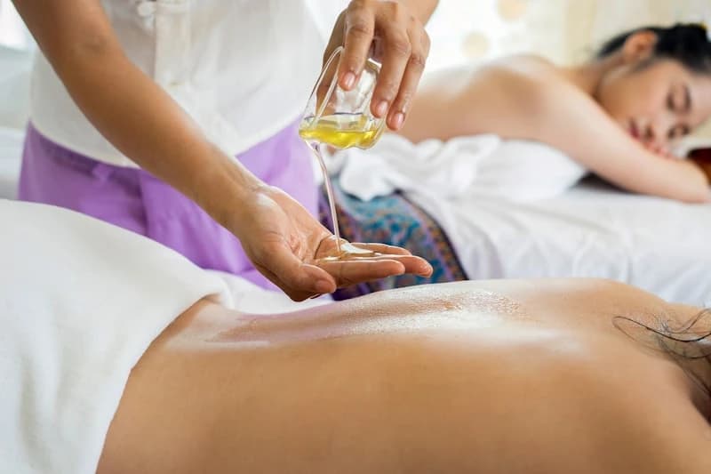 Massagem relaxante para o casal no SPA